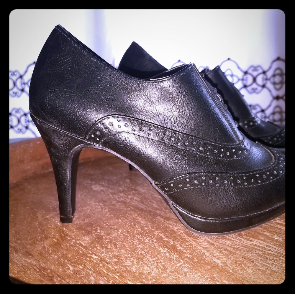 Life Stride Black heels. Size 6.